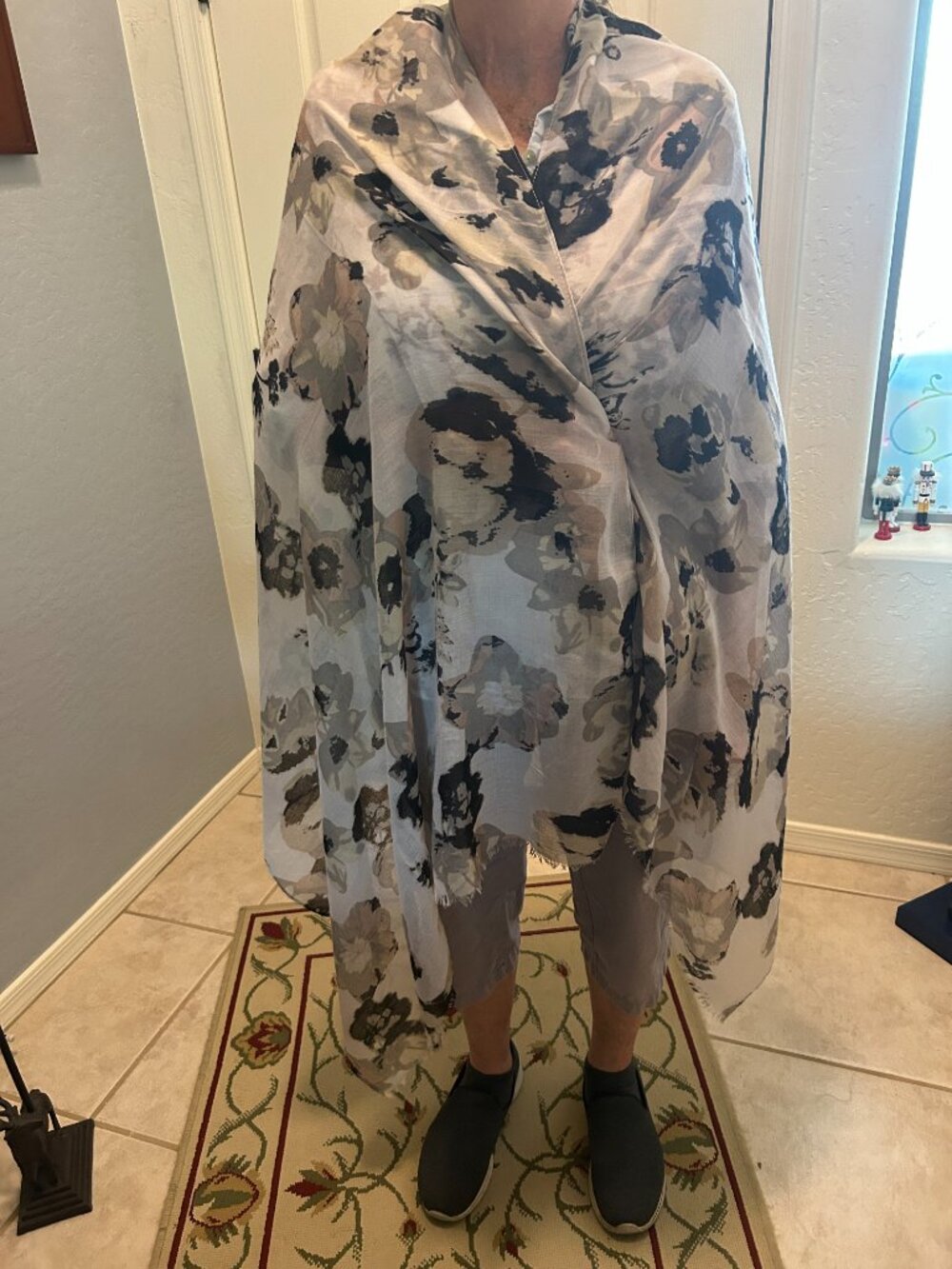 Large Shawl - Picture 6 of 7